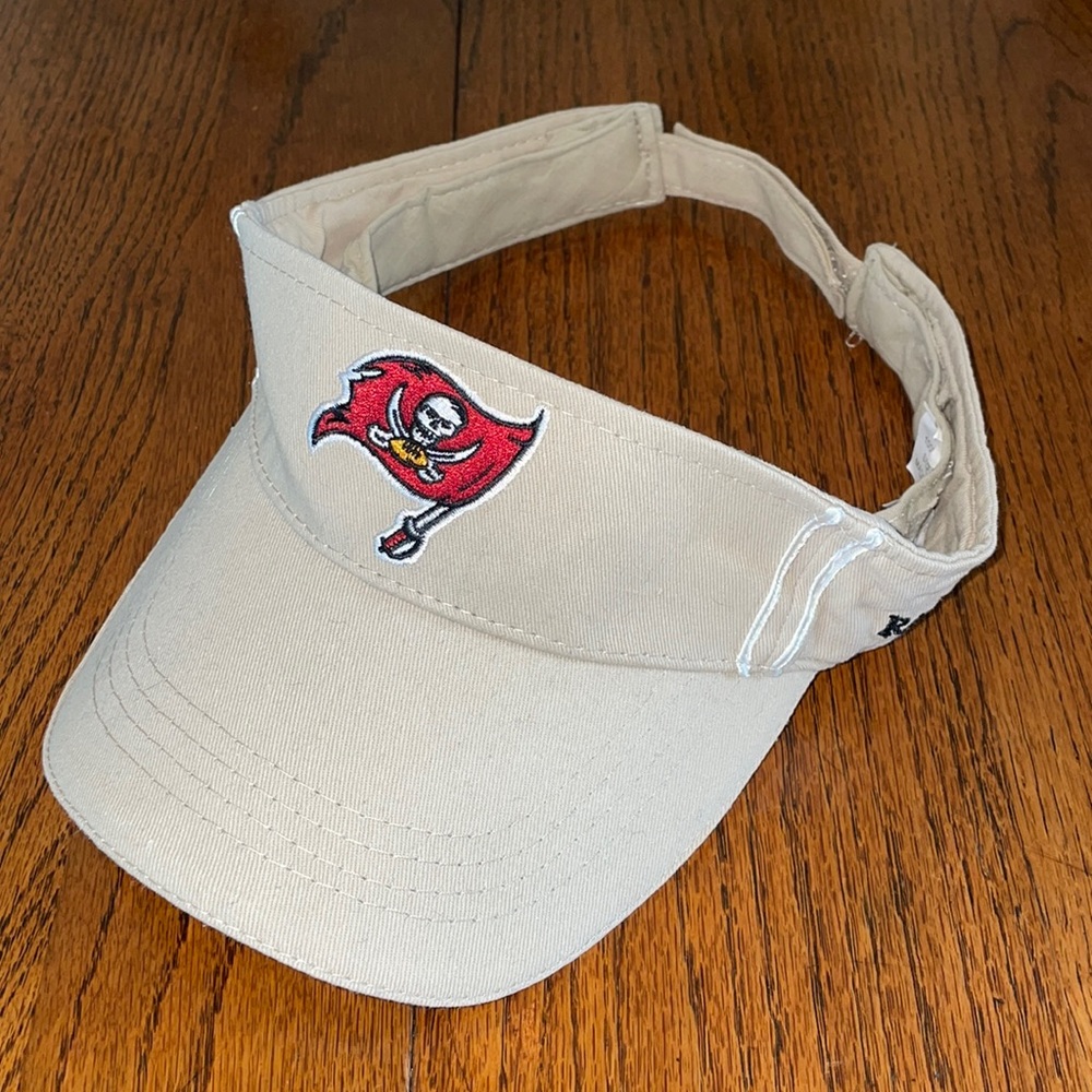 🌿Tampa Bay Buccaneers Visor cream to light tan in color with white trim